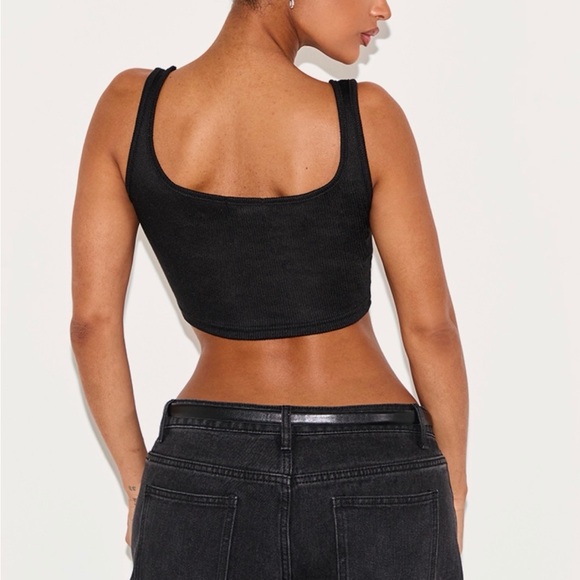 PrettyLittleThing Black Ribbed Crop Top - Picture 3 of 5